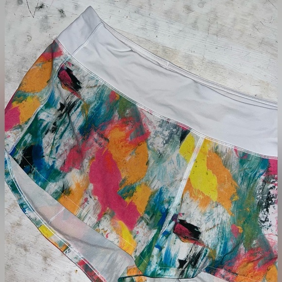 Lululemon Speed Up Low-Rise Lined Short 2.5"
White Multi / White | Size 12 - Picture 3 of 10